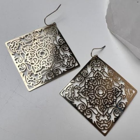 Daytrip Gold Filigree Earrings - Picture 3 of 5